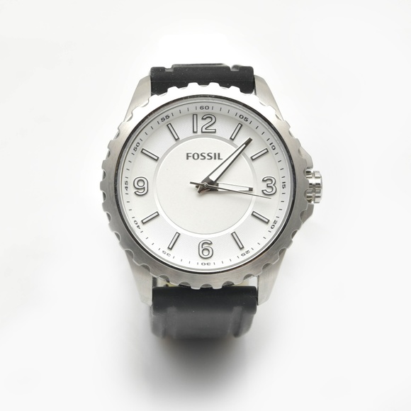 FOSSIL Large Gender-Neutral White Dial Watch with Silicone Strap - Picture 1 of 8